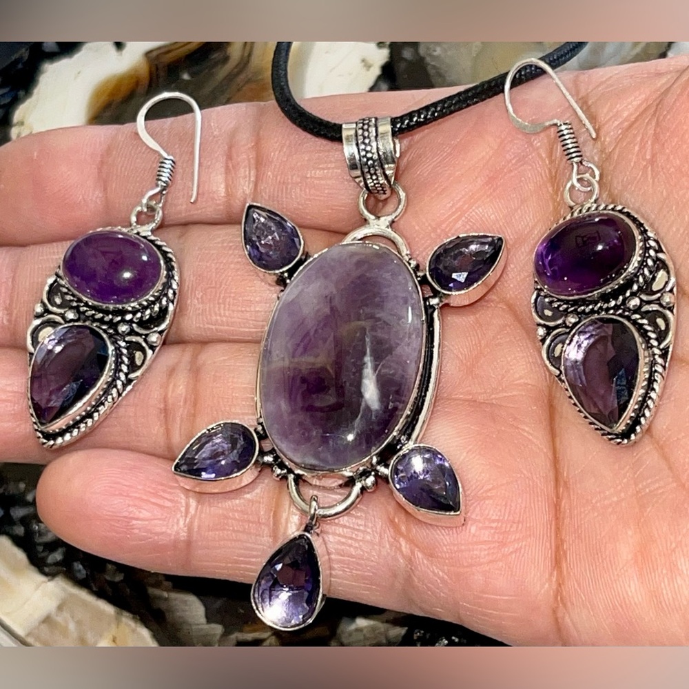 Purple Amethyst & Glass Pendant & Earrings Set - Picture 11 of 16